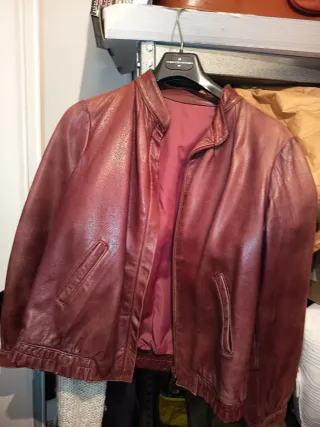 Chaqueta de piel burdeos para mujer