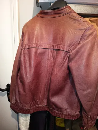 Chaqueta de piel burdeos para mujer