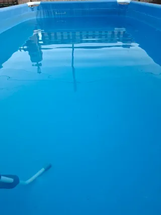 Piscina desmontable azul y blanca