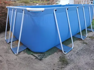 Piscina desmontable azul y blanca