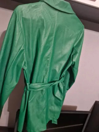 Americana verde con cinturón