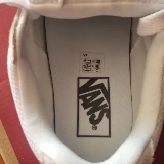 Zapatillas Vans Beige y Blancas