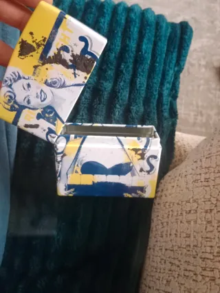 Caja metálica vintage pin-up