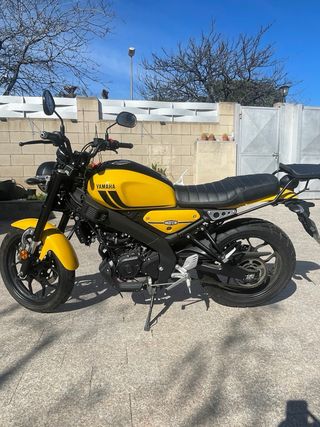 Yamaha XSR 125 Amarilla