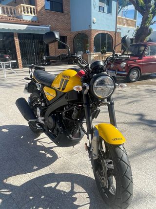 Yamaha XSR 125 Amarilla