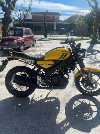Yamaha XSR 125 Amarilla