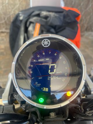 Yamaha XSR 125 Amarilla