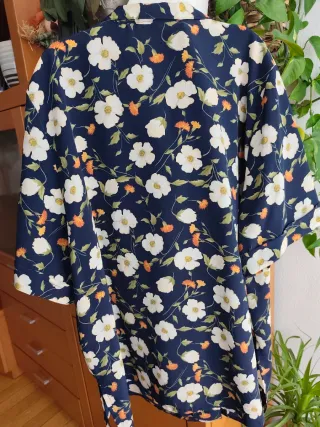 Blusa floral azul talla 58