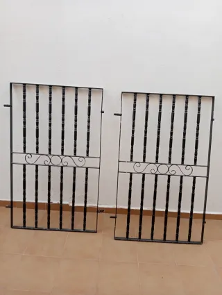 2 Rejas de Hierro Forjado Negras
