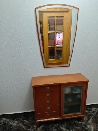 Mobile ingresso in legno e vetro