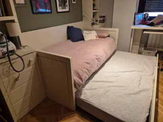 Cama nido doble con mesa y estantería
