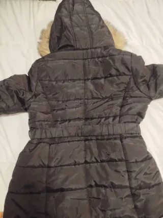 Abrigo negro Kiabi talla 44 con capucha