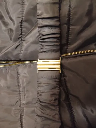 Abrigo negro Kiabi talla 44 con capucha