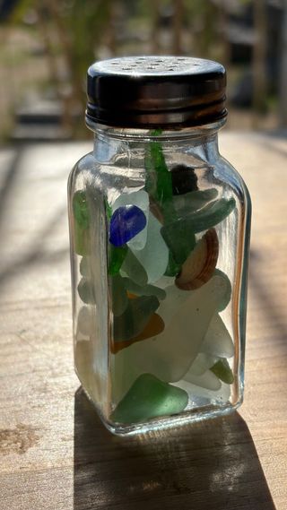 Salero con cristal y conchas marinas