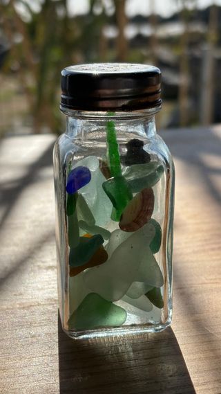 Salero con cristal y conchas marinas