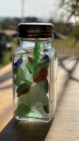 Salero con cristal y conchas marinas