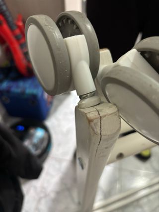 Minicuna equipada con accesorios