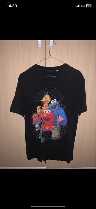 Camiseta Negra Estampada Personajes Dibujos
