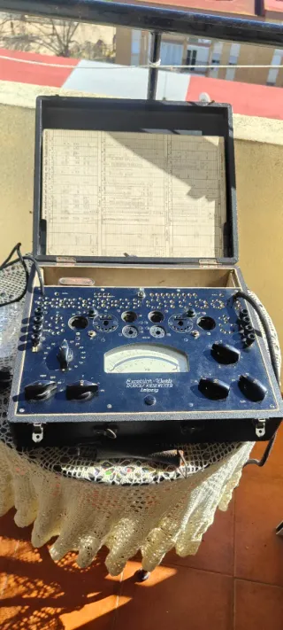 Maletín antiguo para probar válvulas