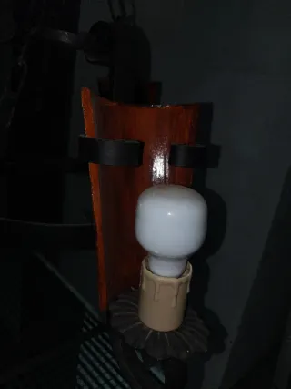 Lámpara rústica metal y madera