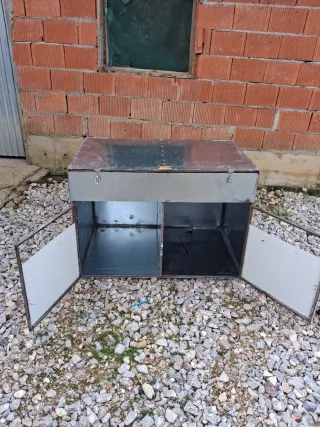 Cajón para perros metálico