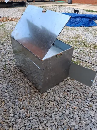 Cajón para perros metálico