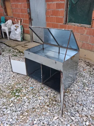 Cajón para perros metálico