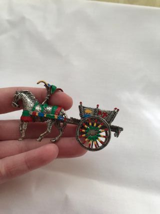 Miniatura de caballo con carruaje