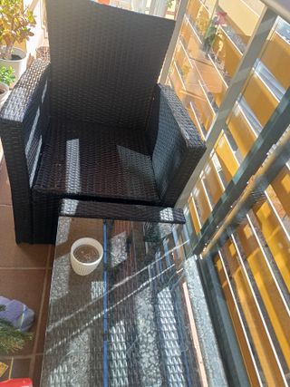 Conjunto Terraza: 2 Sillas Ratán y Mesa Cristal