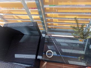 Conjunto Terraza: 2 Sillas Ratán y Mesa Cristal
