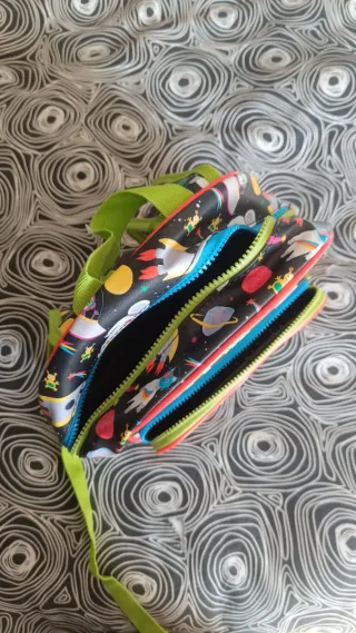 Mochila infantil espacial