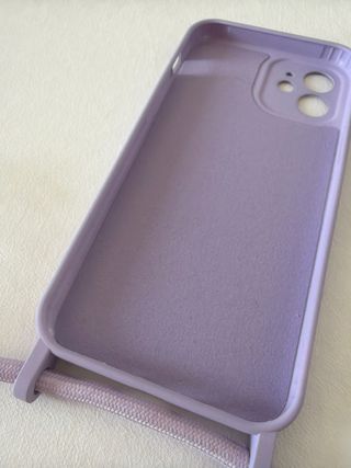 Custodia iPhone 12 con cordino viola da portare a tracolla
