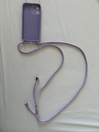 Custodia iPhone 12 con cordino viola da portare a tracolla