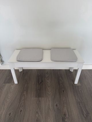 Banco de madera blanco con cojín gris - IMPECABLE