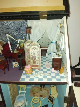 Casa de muñecas de madera