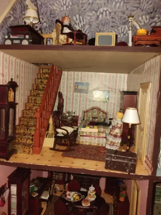 Casa de muñecas de madera