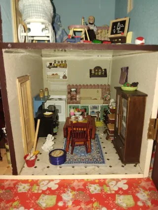 Casa de muñecas de madera