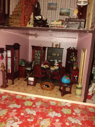 Casa de muñecas de madera