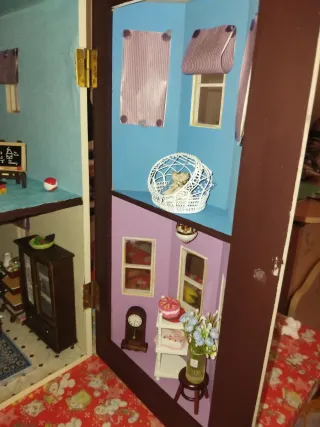 Casa de muñecas de madera