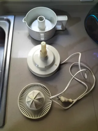 Exprimidor eléctrico de naranjas