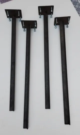 Ángulo hierro 2,5m largo 57 CT con base y tornillo