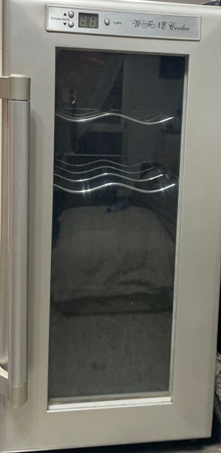 Vinoteca Pequeña para Negocio