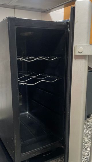 Vinoteca Pequeña para Negocio