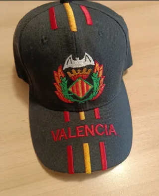 Berretto Valencia nero con stemma