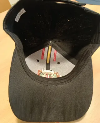 Berretto Valencia nero con stemma