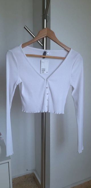 Top de manga larga. De H&M. Nuevo sin estrenar