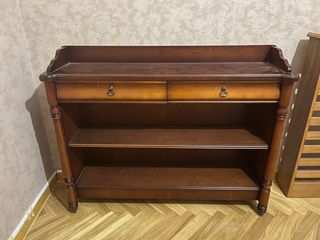 Estantería de madera con 2 cajones