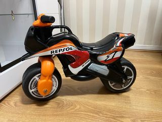 Moto correpasillos Repsol