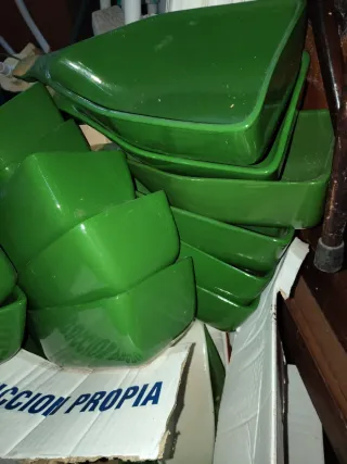 Fuente cerámica verde forma botella