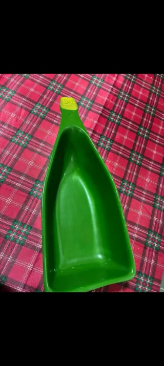 Fuente cerámica verde forma botella
